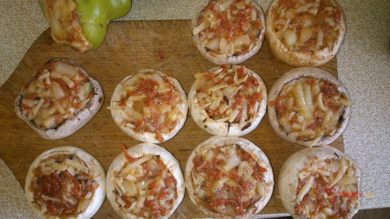 Plněné žampiony sýrovou směsí - fotografie 2