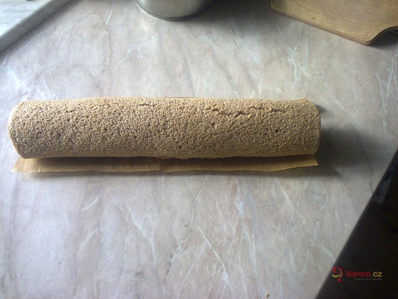 Nastavená piškotová roláda - fotografie 3