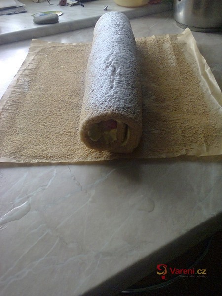 Nastavená piškotová roláda - fotografie 2