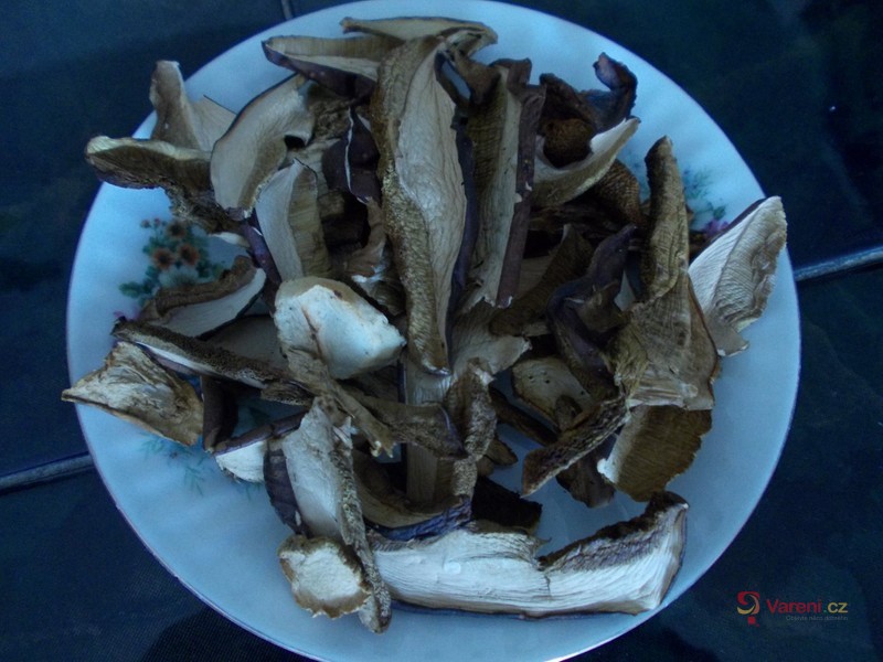 Polévka ze sušených hub a brambor - fotografie 2