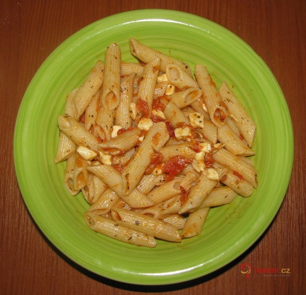 Těstoviny s rajčaty a mozzarellou - fotografie 2