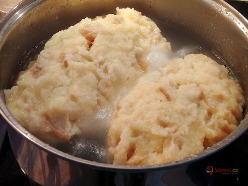 Houskové knedlíky bez kvasnic - fotografie 4