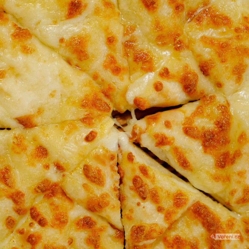 Rychlá pizza se sýrem
