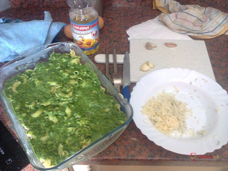 Zapečené těstoviny se špenátem a nivou - fotografie 2