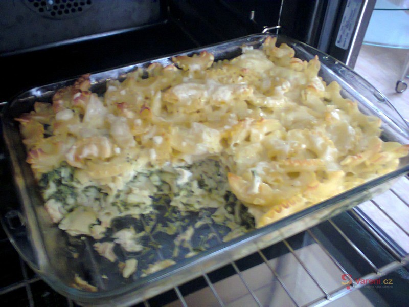 Zapečené těstoviny se špenátem a nivou - fotografie 3