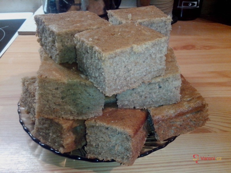 Nadýchaný perník s jablky - fotografie 2