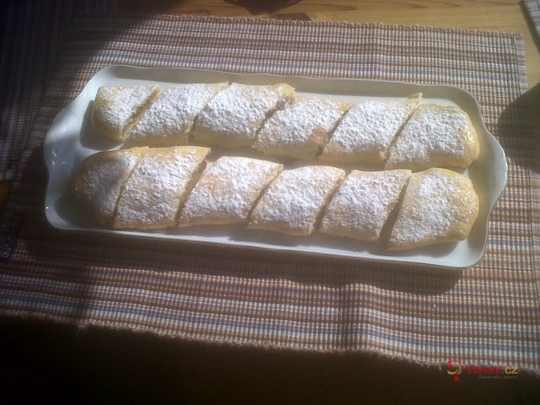 Jablečný štrúdl od babičky - fotografie 2
