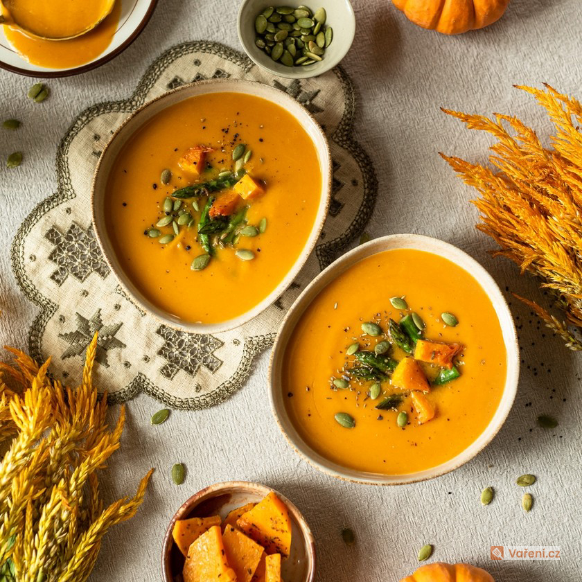 Dýňová polévka s mrkví a bramborem