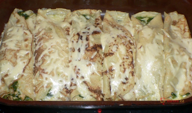 Palačinky se smetanou, špenátem a kuřecím masem - fotografie 2