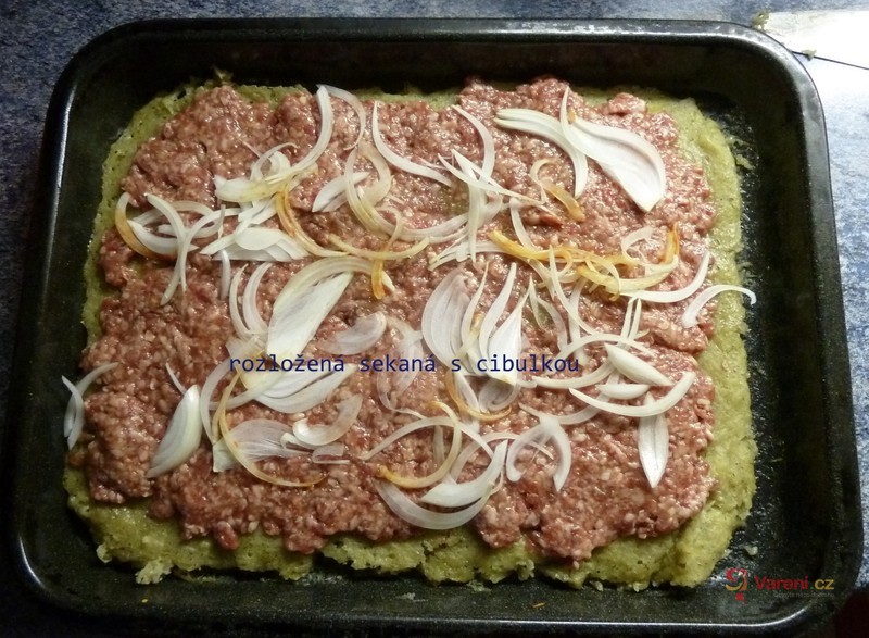 Roláda ze sekané a bramborákového těsta - fotografie 4