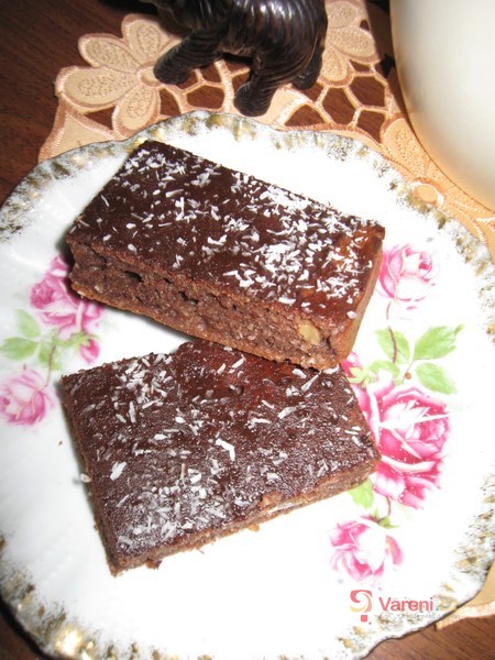 Lehké kakaové řezy s kokosem a hořkou čokoládou