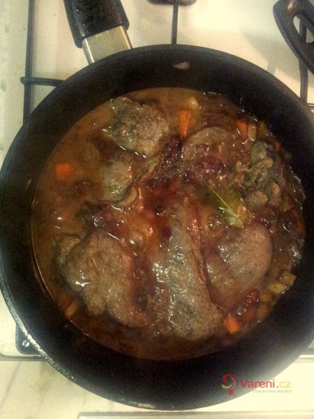 Dušený srnčí steak s brusinkami - fotografie 3