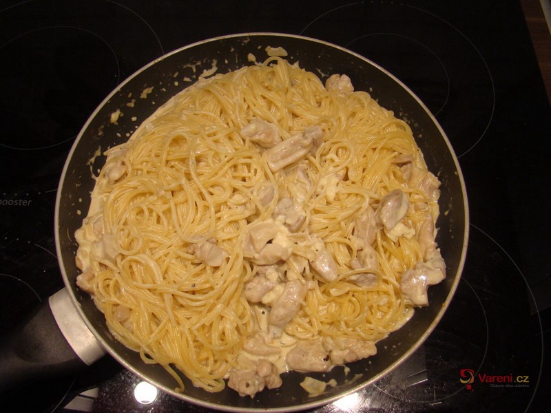 Těstoviny se smetanovou omáčkou a nivou - fotografie 2