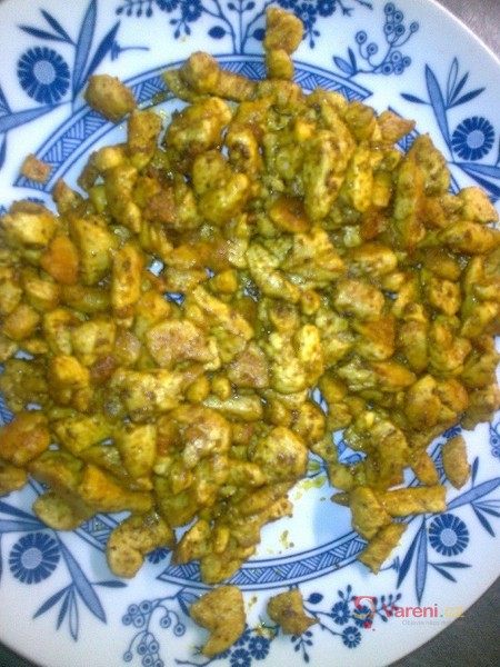 Těstovinový salát s kuřecím masem a zeleninou - fotografie 4