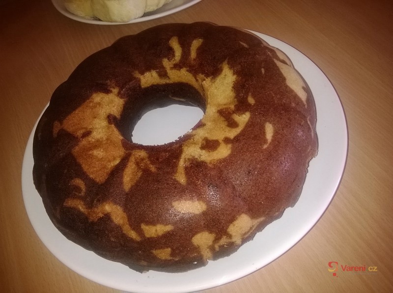 Mramorová olejová bábovka - fotografie 3