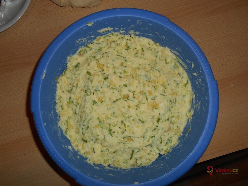 Bramborové pirohy s pažitkou - fotografie 5