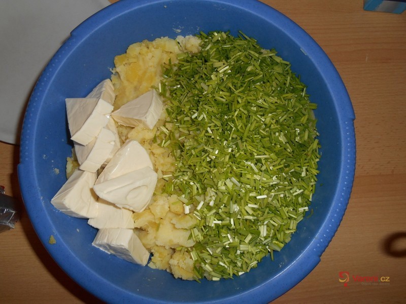 Bramborové pirohy s pažitkou - fotografie 4