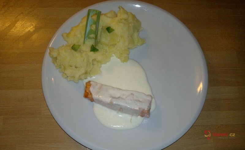 Losos se šťouchanými brambory a citronovo-smetanovou omáčkou - fotografie 2
