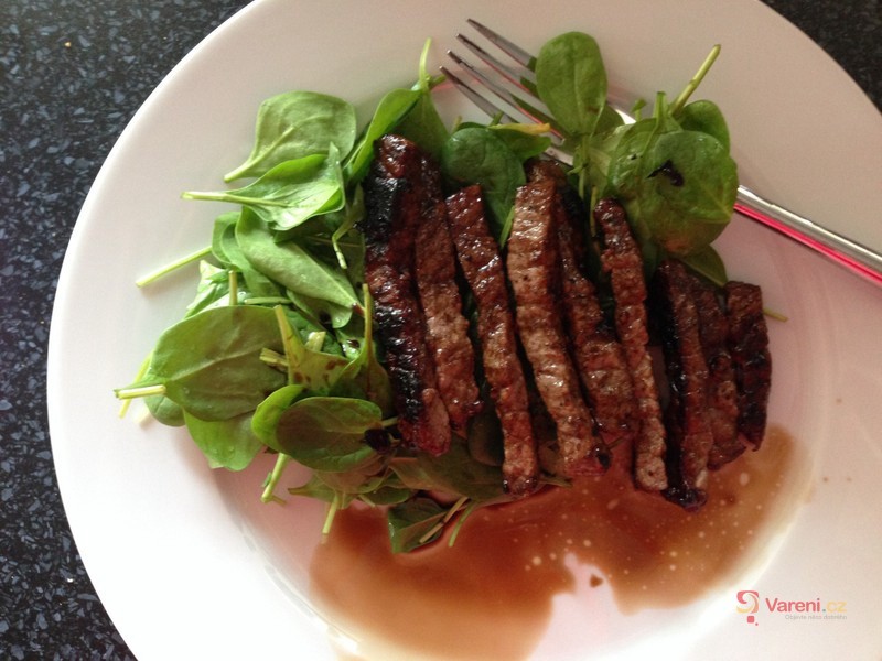 Hovězí nudličky s rukolou a rajčátky - fotografie 2