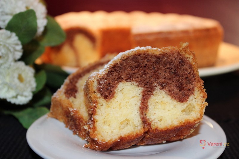 Kelímková jogurtová bábovka - fotografie 2