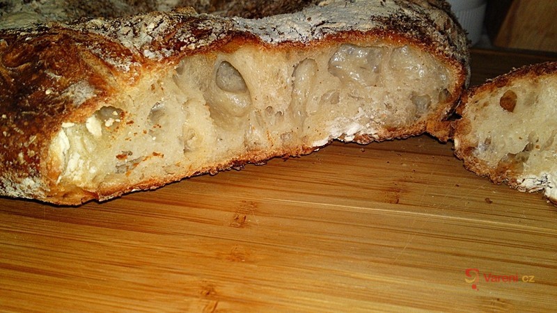 Bílý nemíšený chléb s pšeničnými otrubami