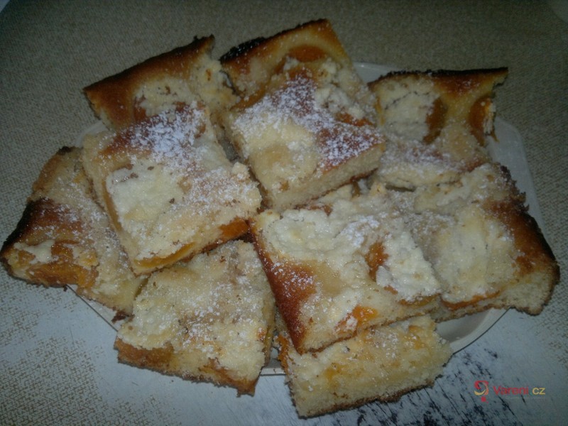 Drobenkový koláč s tvarohem a jablky - fotografie 2