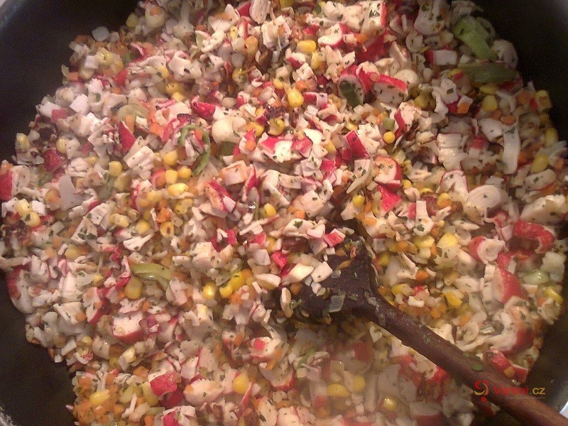 Surimi salát s majonézou - fotografie 3