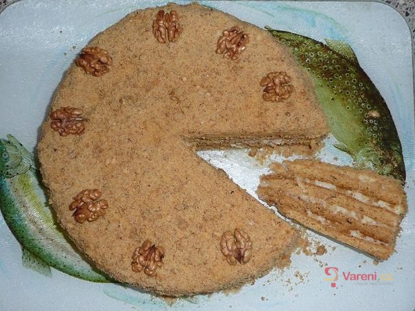 Medovník s vlašskými ořechy - fotografie 4