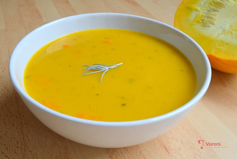 Dýňovo-mrkvová polévka s tymiánem