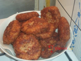 Sýrovo-salámové karbanátky - fotografie 2