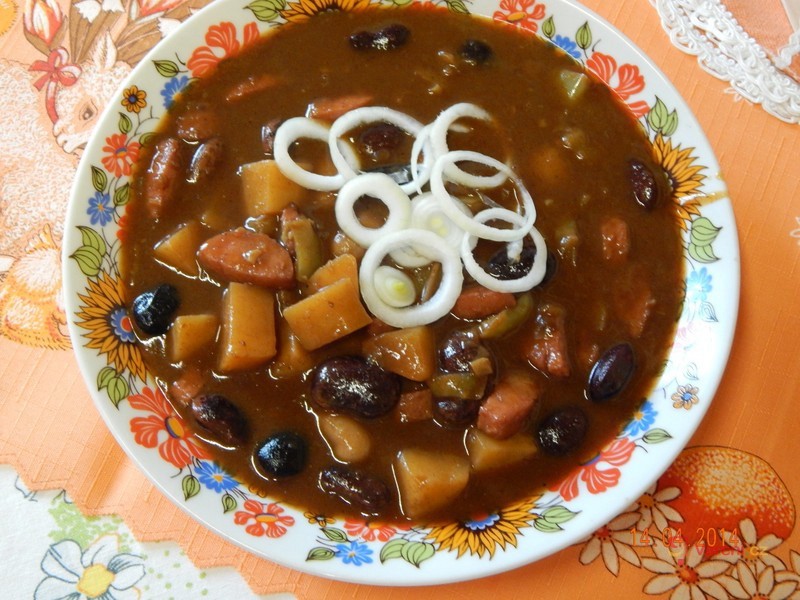 Ostrý fazolový guláš - fotografie 2