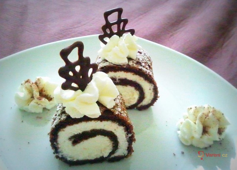 Kakaová šlehačková roláda - fotografie 2