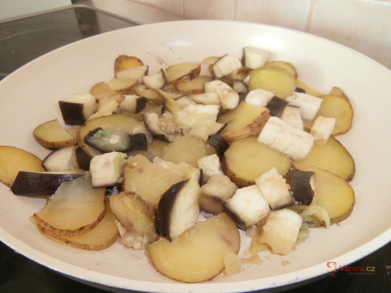 Lilek dušený s bramborem - fotografie 4