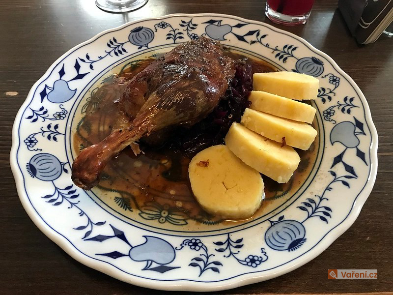 Pečená kachna s moravským červeným zelím