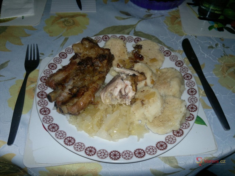 Vepřová pečeně se zelím a knedlíkem - fotografie 3