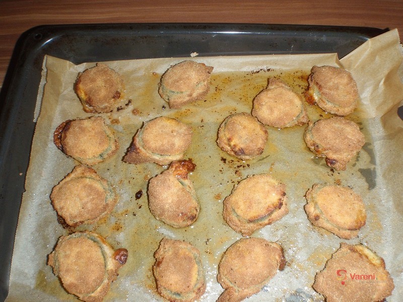 Zapečená plněná cuketa v trojobalu - fotografie 4