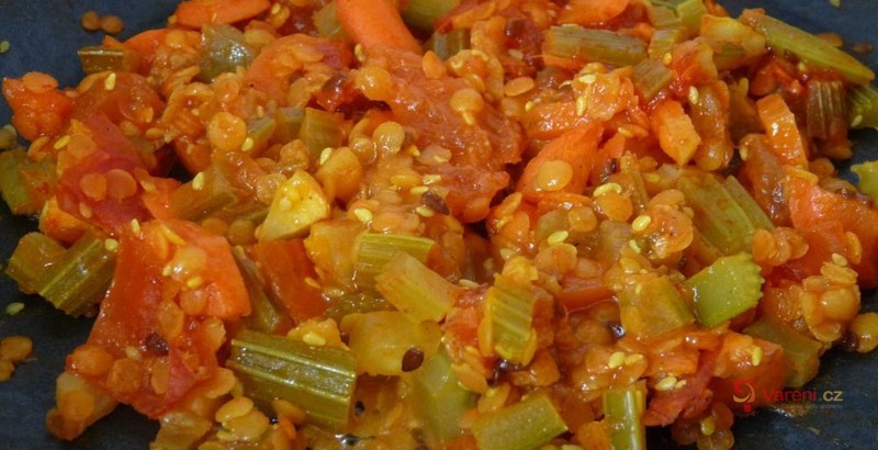 Těstoviny s řapíkatým celerem a červenou čočkou - fotografie 3