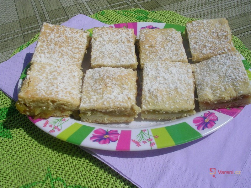 Křehký rebarborový koláč - fotografie 3