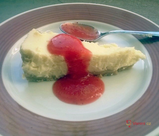Cheesecake s jahodovým přelivem - fotografie 3