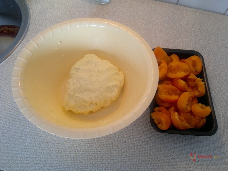 Bramborové knedlíky se švestkami - fotografie 5