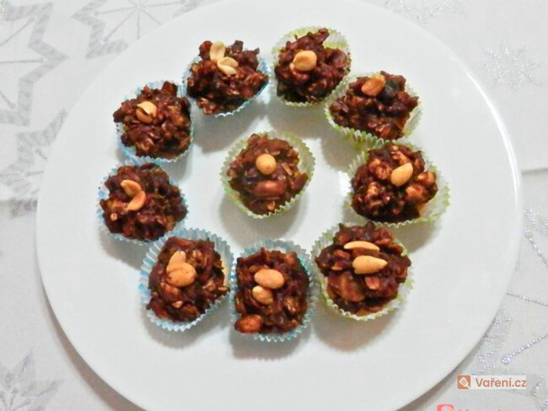 Ořechové hrudky s kandovaným ovocem