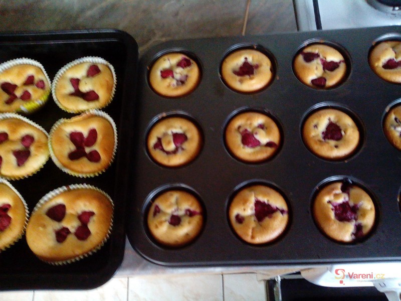 Malinové muffiny - fotografie 2