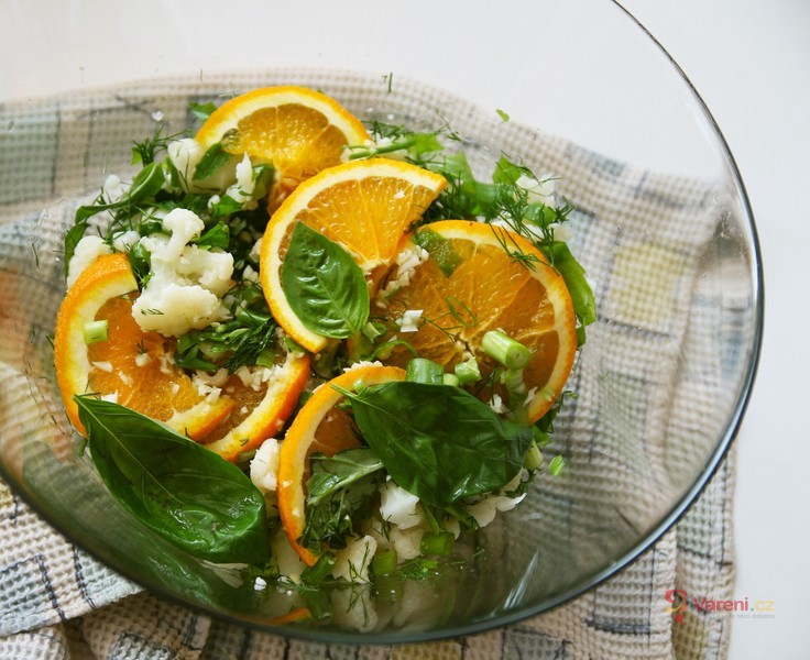 Květákový salát s pomerančem - fotografie 2