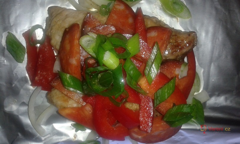 Zapečené pikantní plecko v alobalu - fotografie 4