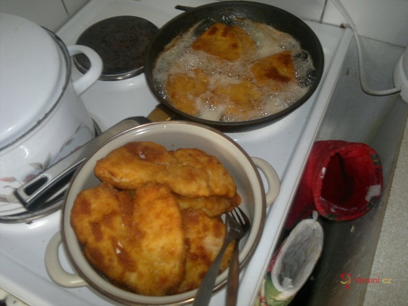 Kuřecí řízek s česnekovým obalem - fotografie 2