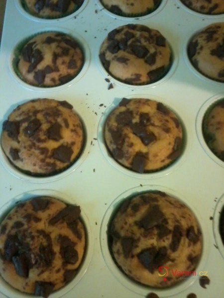 Muffiny z kefíru s ovocem - fotografie 2