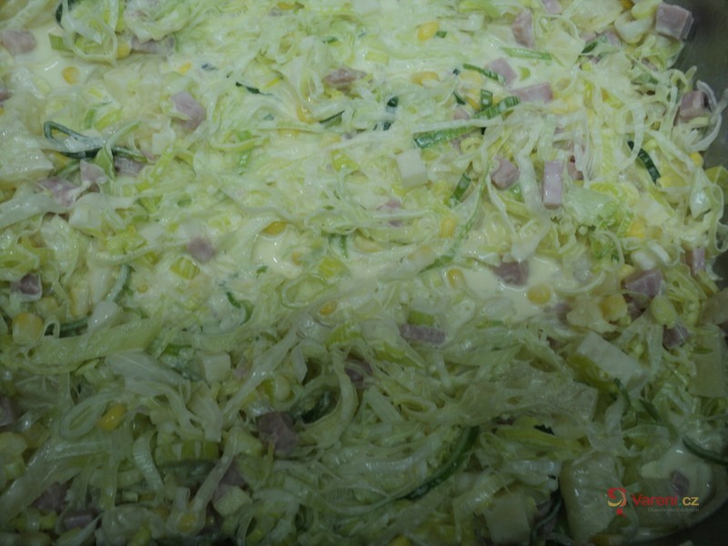 Pórkový sálát s ananasem a sýrem - fotografie 2