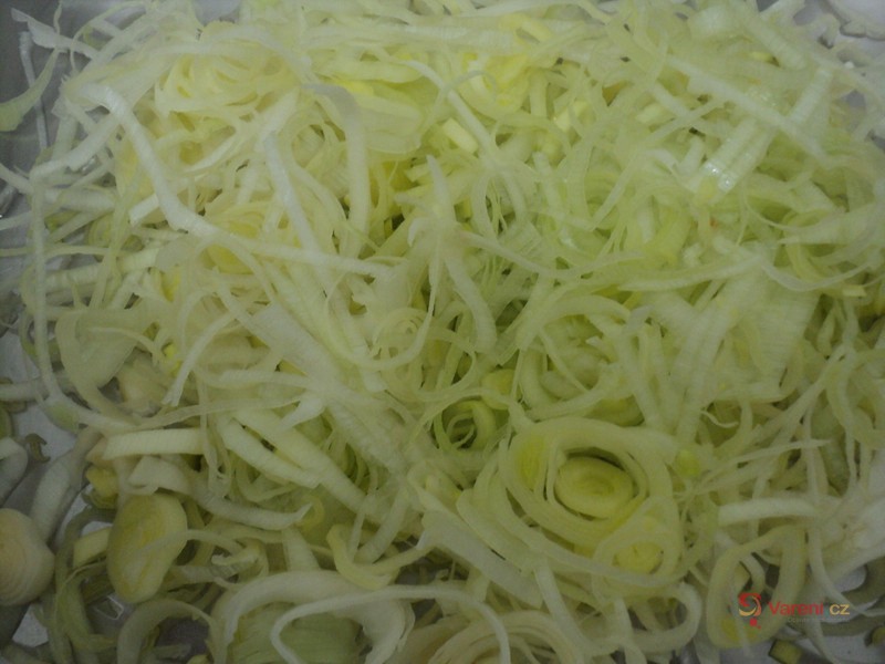 Pórkový sálát s ananasem a sýrem - fotografie 3