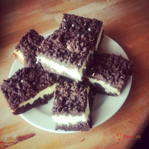 Strouhaný koláč s tvarohem - fotografie 2