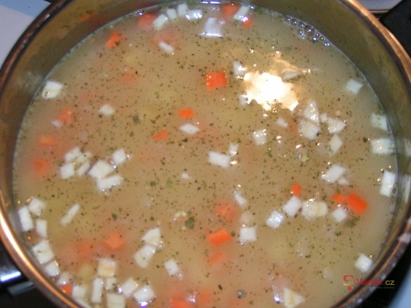 Bramborová polévka s mrkví - fotografie 5